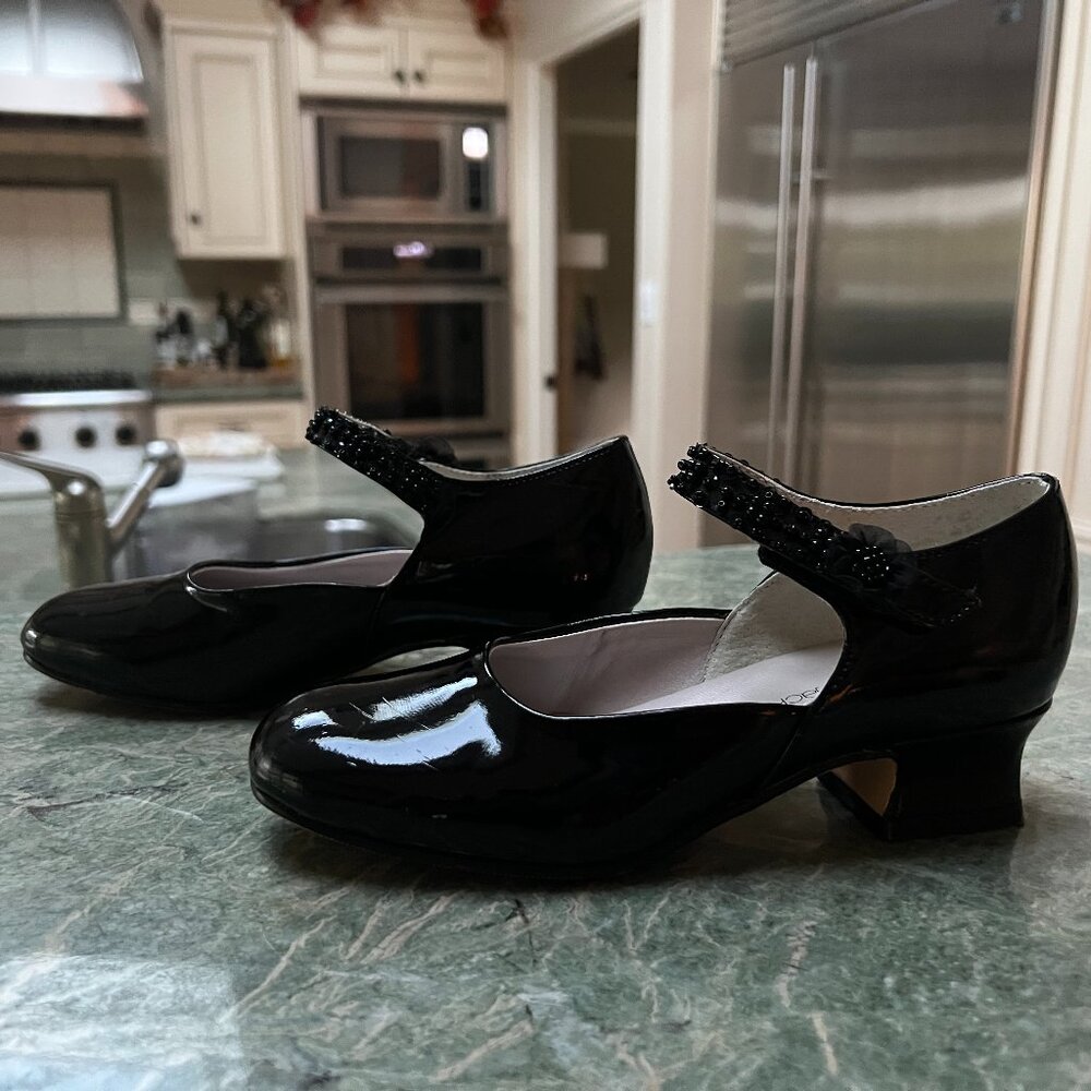 Girls Size 1M Black Mary Jane Patent Leather Shoes